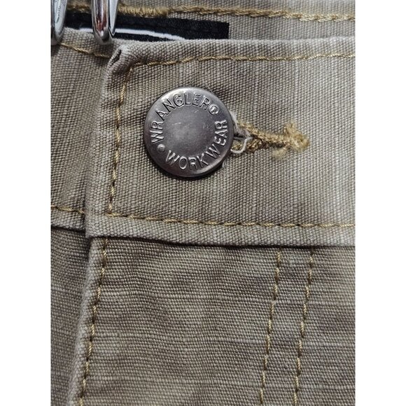 Wrangler mens' heave duty 8 pocket cargo workman khaki zip up shorts size 38 - Picture 4 of 9